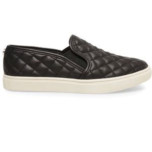 Nice women’s black Steve Madden decks size 11